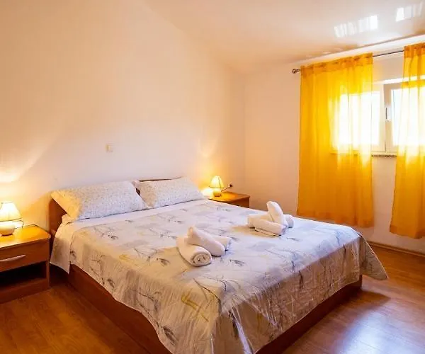 By The Sea - 8274 Pašman